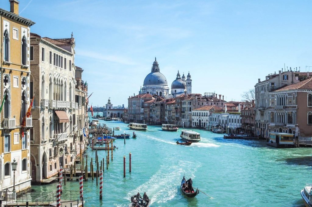 Waterway, Venice - Travel photographer